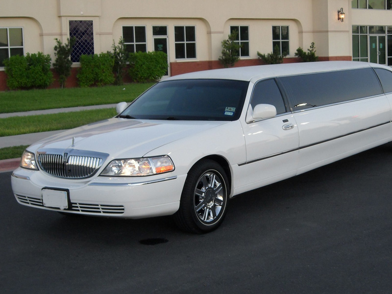 Oxford Lincoln Town Limo Hire